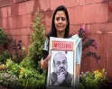 அமித்ஷா காணவில்லை! நாடாளுமன்றத்தில் 'Missing' பதாகையுடன் மஹூவா மொய்த்ரா எம்பி போராட்டம்!