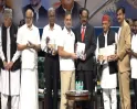 டெல்லியில் வைகோ நூல் வெளியீட்டு விழா! ராகுல் காந்தி வெளியிட அகிலேஷ் யாதவ் பெற்றுக்கொண்டார்!