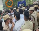 தவெக எம்எல்ஏவை சூழ்ந்த மக்கள்.. கூட்டத்தில் திடீர் கல் வீச்சு!! பரபரப்பு சம்பவம்!! 