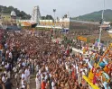 திருப்பதியில் கட்டுக்கடங்காத கூட்டம்! இலவச தரிசனத்துக்கு 24 மணி நேரம் காத்திருப்பு! பக்தர்கள் அவதி!