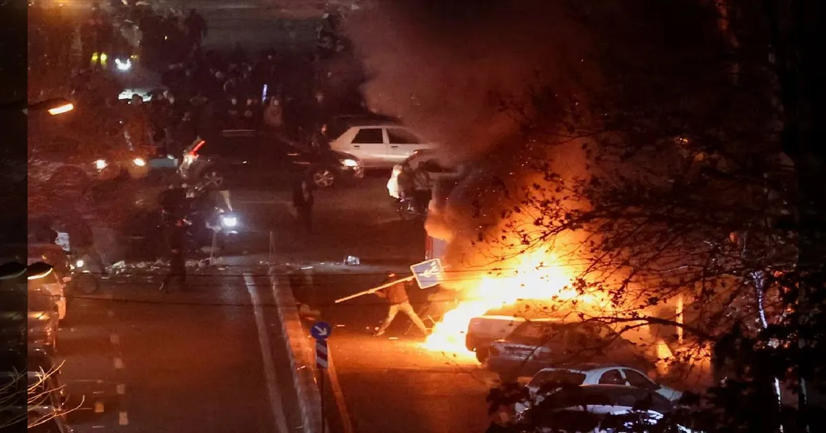 இரத்த காடாக மாறும் ஈரான்! 2 நாளில் 2,000 பேர் பலி; முடங்கிய இணையத்தால் உலகிற்கு தெரியாத கொடூரம்!