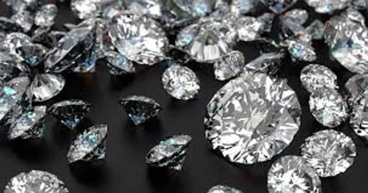 வைர வியாபாரியை மிரட்டி ரூ.32 கோடி நகைகள் கொள்ளை... 4 இளைஞர்கள் நடத்திய பரபரப்பு சம்பவம்..!