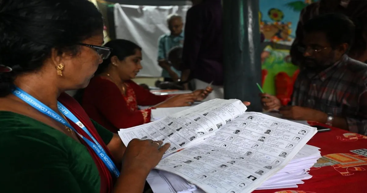 விடிய விடிய டார்ச்சர்...!! - நெல்லையில் வீட்டிற்கு கூட விடாமல் பெண் பி.எல்.ஓ.,க்களுக்கு நடந்த கொடுமை...!