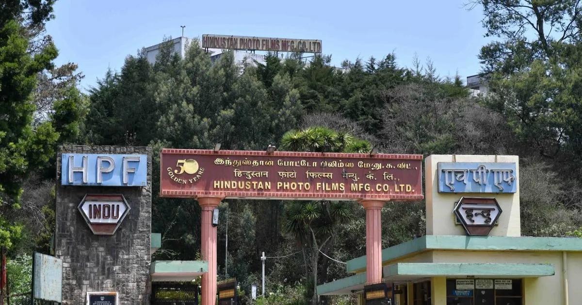 “எனக்குன்னே வருவீங்களாடா...” -  மண் திருடி மாட்டிய தவெக கிளை செயலாளர்...  இரவோடு, இரவாக கையும் களவுமாக கைது...!