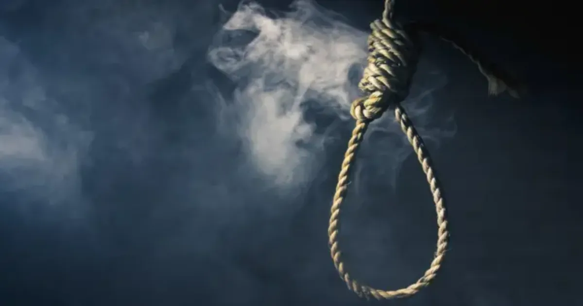 சாலை விபத்தில் மகன் மரணம்...! துக்கம் தாளாமல் பெற்றோர் தூக்கிட்டு கொண்ட சோகம்..!