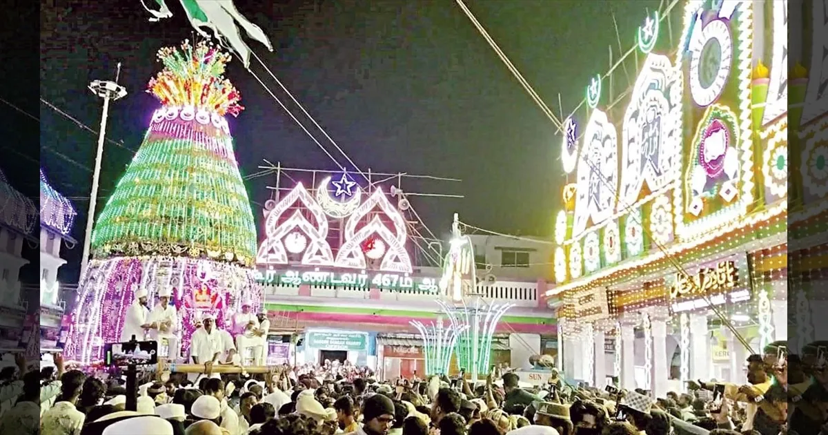 களைகட்டிய நாகூர் ஆண்டவர் கந்தூரி விழா... நாகைக்கு உள்ளூர் விடுமுறை... முக்கிய அறிவிப்பு.!