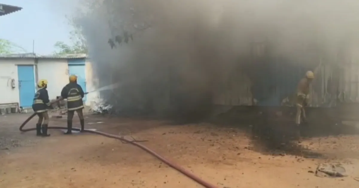 தீக்குச்சி குடோன் தீ விபத்தில் தீராத சோகம்... கிடுகிடுவென உயர்ந்த பலி எண்ணிக்கை... !