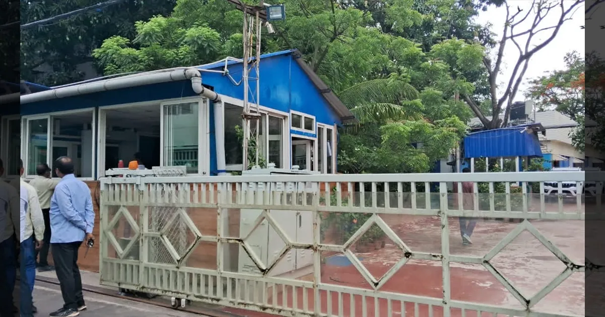 போலி கையெழுத்து விவகாரம்: முன்னாள் முதல்வர் மம்தா பானர்ஜி வீடு மற்றும் திரிணமுல் அலுவலகங்களில் சிஐடி சோதனை!