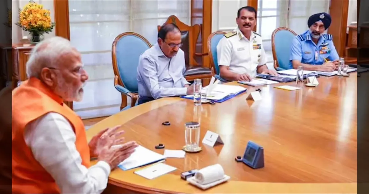 முப்படை தளபதிகளுடன் பிரதமர் மோடி அவசர ஆலோசனை..! மிக முக்கிய பிரச்சனைகள் தொடர்பாக விவாதம்..!