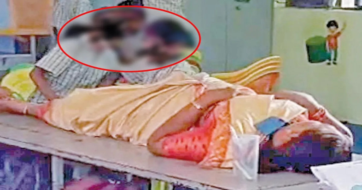 பள்ளி குழந்தைகளை கால் அமுக்கச் சொன்ன ஆசிரியர்… வைரல் வீடியோவால் சிக்கிய சம்பவம்! 