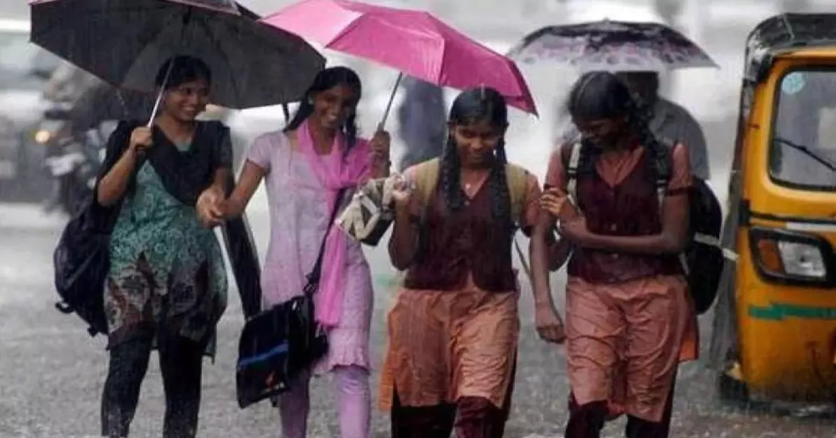 விடாமல் வெளுத்து வாங்கும் கனமழை... இன்று இந்த மாவட்ட பள்ளிகளுக்கு மட்டும் விடுமுறை...!