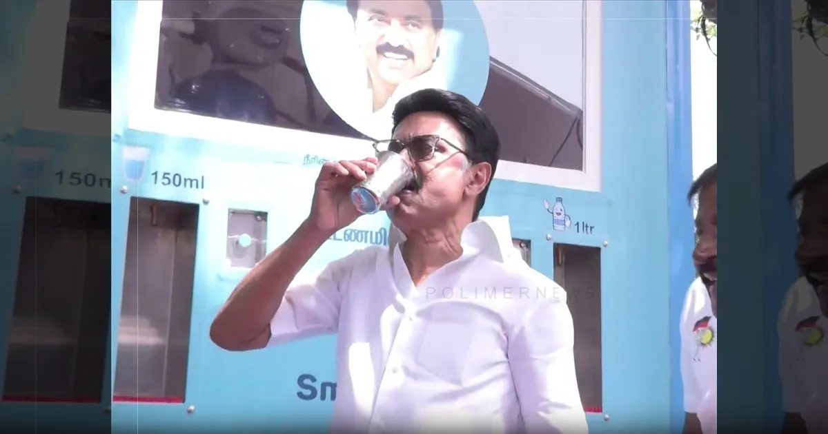 நீல கலர்ல மாத்தினா அப்பா தண்ணீர்.. தொடரும் ஸ்டிக்கர் சிந்துபாத்.. அதிமுக விமர்சனம்!! 