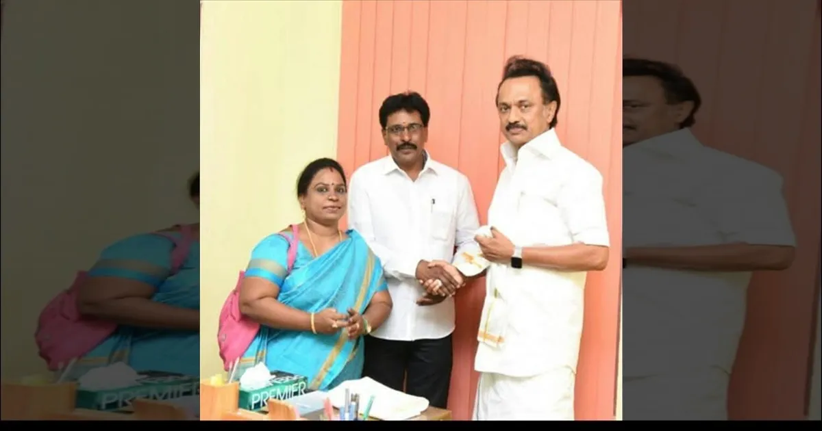 அடேங்கப்பா… போராட்டத்தை எதிர்த்து கேஸ் போட்ட தேன்மொழி யாருன்னு தெரியுமா? அம்பலப்படுத்திய அதிமுக! 