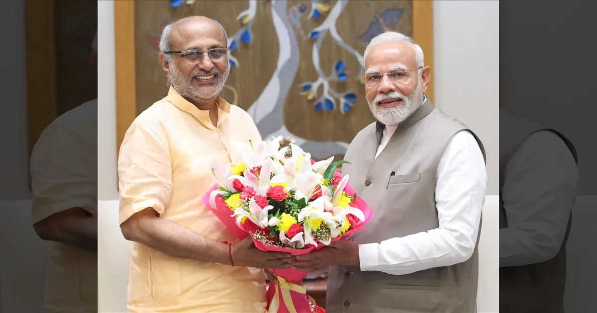 வாழ்த்துங்க தலைவரே! பிரதமர் மோடியிடம் வாழ்த்து பெற்ற சி.பி. ராதாகிருஷ்ணன்..!