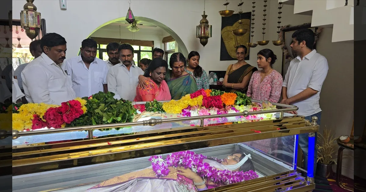 அறிவார்ந்த பெண் அதிகாரியை காப்பாற்ற முடியவில்லையே... பீலா வெங்கடேசன் குறித்து தமிழிசை உருக்கம்...! 