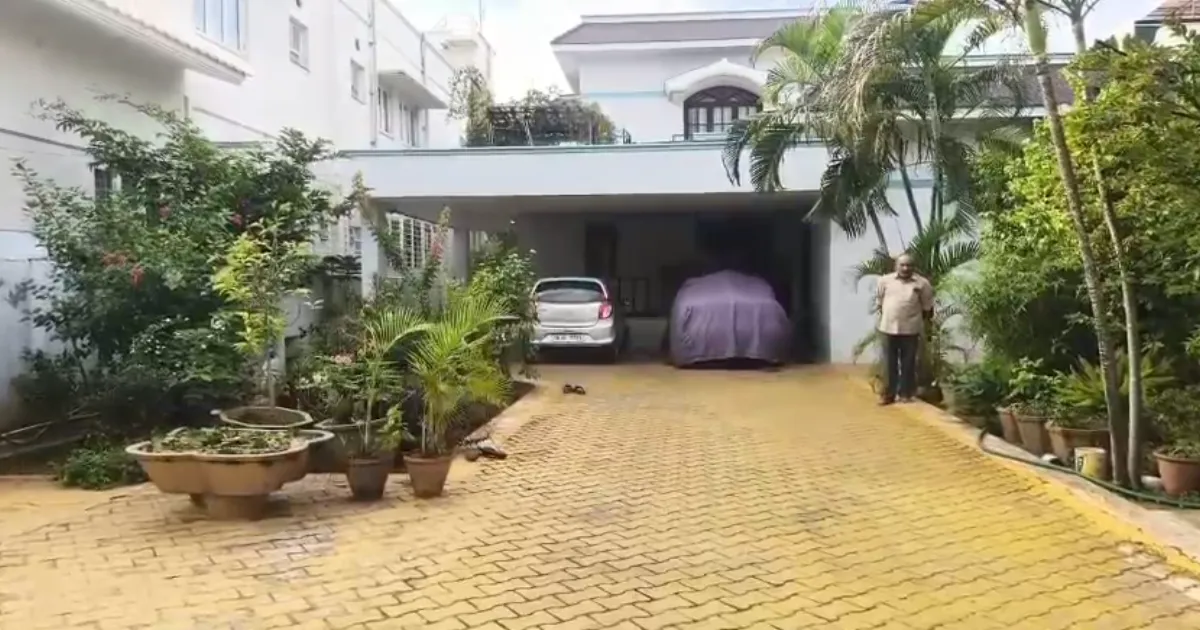 உடைந்து கிடந்த பூட்டு... ஆடிட்டர் வீட்டில் நடந்த பகீர் சம்பவம்... ஒட்டுமொத்த குடும்பமே கதறல்...!