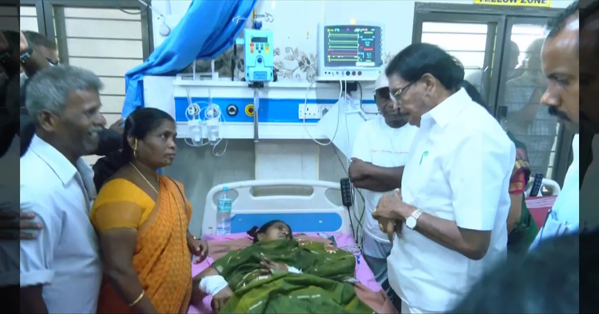 சரியாகிடும்மா... தென்காசி பேருந்து விபத்தில் காயமடைந்தவர்களுக்கு அமைச்சர் KKSSR ஆறுதல்...! 