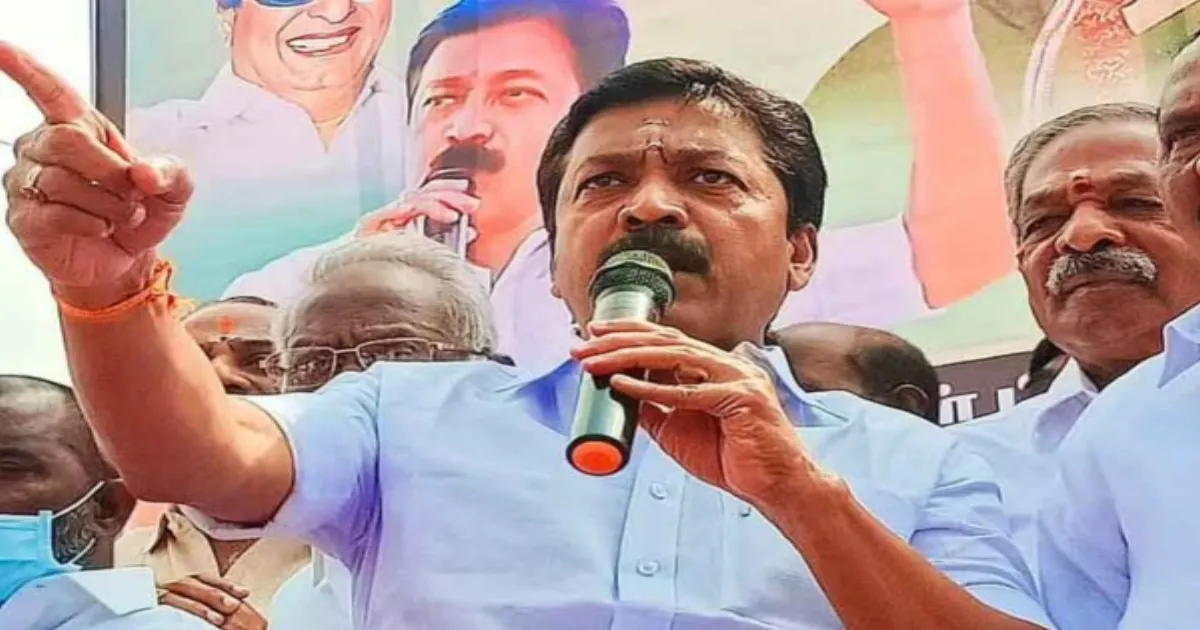“குருமூர்த்தி ஒரு அரசியல் வியாபாரி”... என்னை பற்றி விமர்சிக்க தகுதியில்லை -  சி.வி.சண்முகம் அட்டாக்...! 