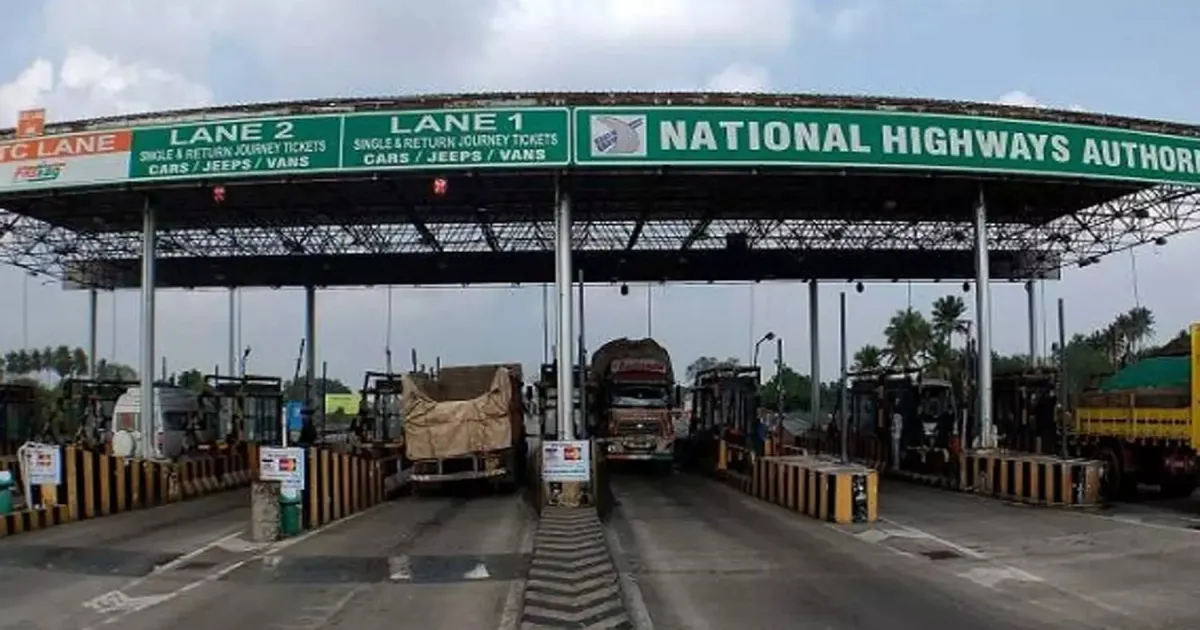 தமிழக மக்கள் தலையில் இடியை இறக்கிய மத்திய அரசு... சுங்கச்சாவடி குறித்து அமைச்சர் சொன்ன முக்கிய தகவல்...!