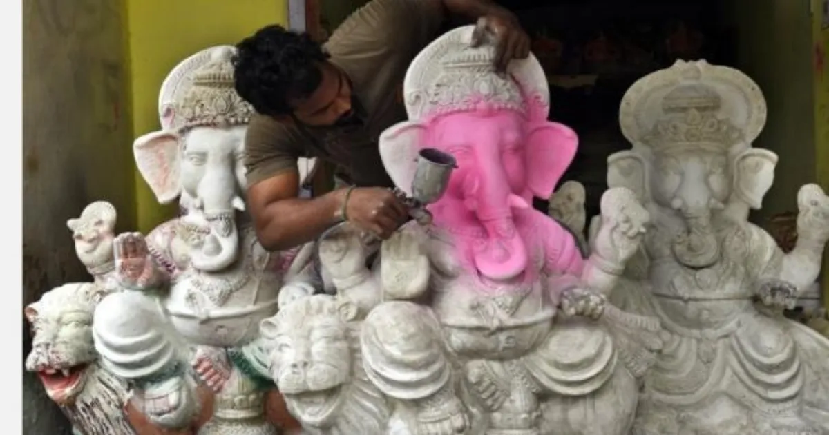 தமிழகமே பரபரப்பு... விநாயகர் சிலை தயாரிப்பு மையங்களில் வருவாய்த்துறை திடீர் ரெய்டு...!