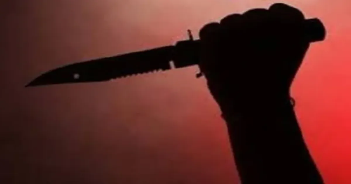 இளம் பெண்ணை லவ் டார்ச்சர் செய்த 65 வயது முதியவர்... ஆத்திரத்தில் வெட்டிய தாய்மாமன்..!!