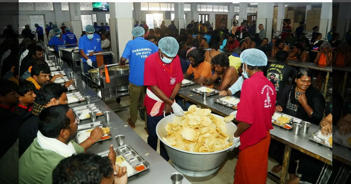 70 ஆண்டு வழக்கத்தை மாற்றிய தேவஸ்தானம்: சபரிமலையில் ஓணம் சத்யாவுக்கு பதில் புலாவ் வழங்கியதால் சர்ச்சை!  
