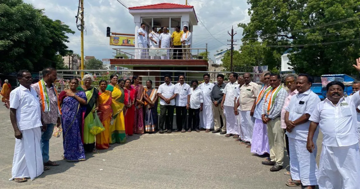  “இனி எவனாவது இப்படி பேனர் வச்சா?...”  - காங்கிரஸ் கட்சியினர் ஆவேச எச்சரிக்கை... சிதம்பரத்தில் நடந்தது என்ன?