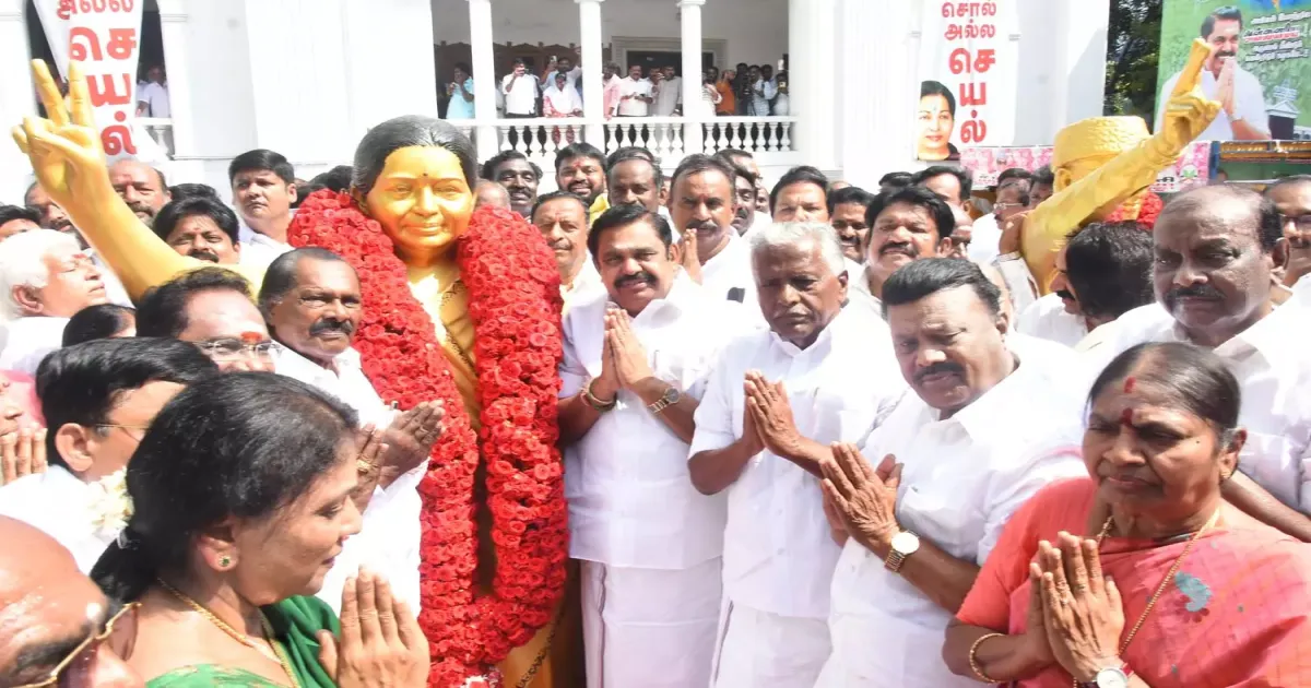 ஜெயலலிதா பிறந்தநாள்... களைகட்டிய அதிமுக அலுவலகம்..! ஜெ. திருவுருவச் சிலைக்கு இபிஎஸ் மரியாதை..!!