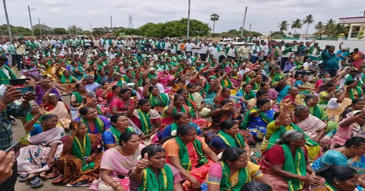 “கோவிந்தா... கோவிந்தா...” - கரூரில் மீண்டும் விஸ்வரூபம் எடுக்கும் கோயில் நில விவகாரம்... வெடித்தது நூதன போராட்டம்...!
