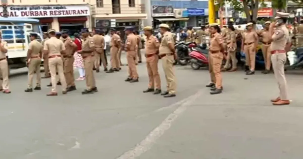 Police deployed in front of the chennai corporation office
