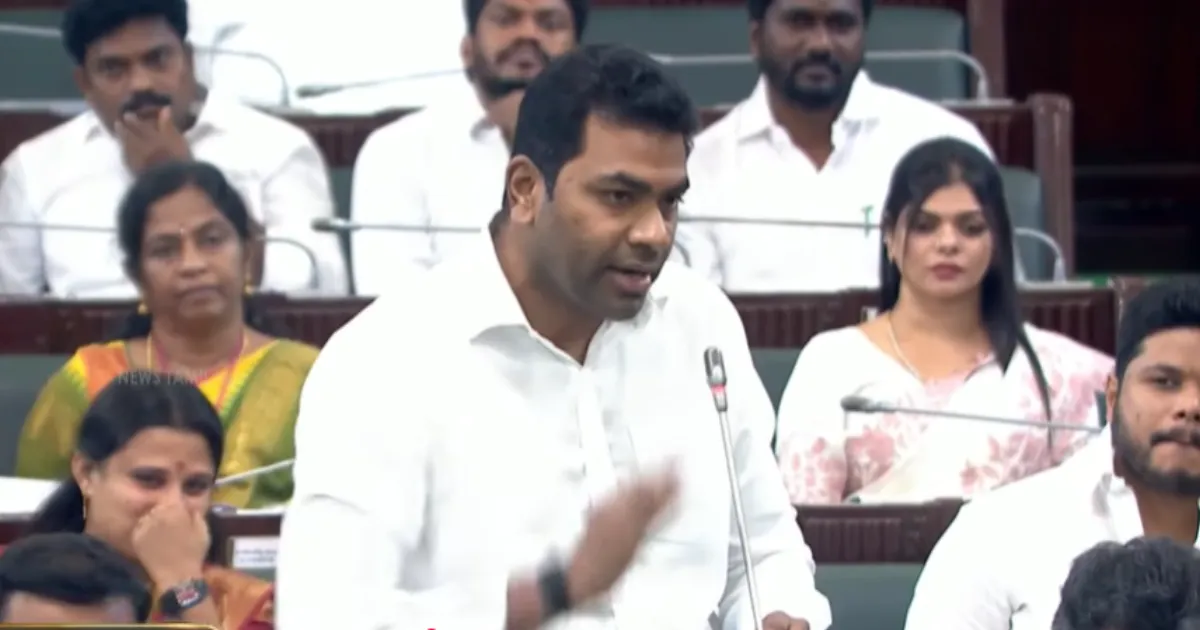 “இன்னும் ஆறே மாசம் தான்... எல்லாம் வெளிய வரும்...”  - உதயநிதி ஸ்டாலினை நேருக்கு நேர் எச்சரித்த ஆதவ்...!