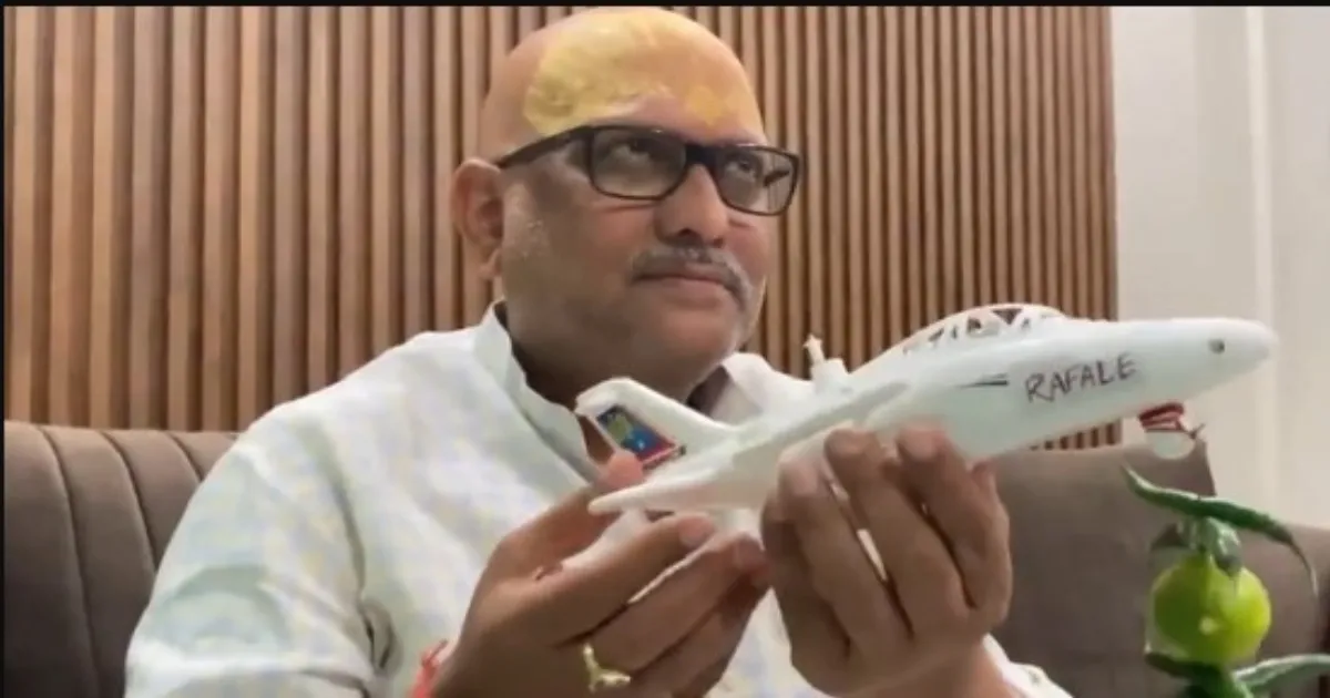 'மிளகாய் - எலுமிச்சை கட்டப்பட்ட 'டம்மி பீஸ்'ரஃபேல்..! இந்தியாவின் நெஞ்சில் குத்திய காங்., எம்.பி..! 
