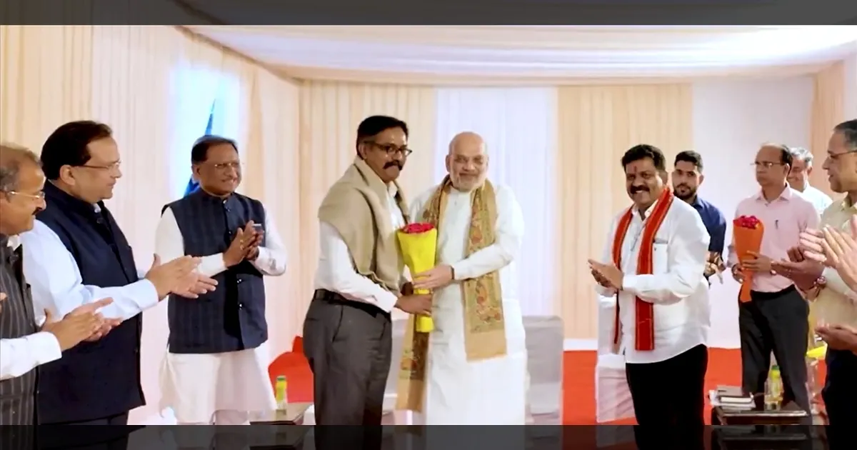நக்சல் ஒழிப்பு படை வீரர்களுக்கு கவுரவம்..  வளர்ச்சிப் பாதையில் சத்தீஸ்கர் என அமித் ஷா பெருமிதம்.!