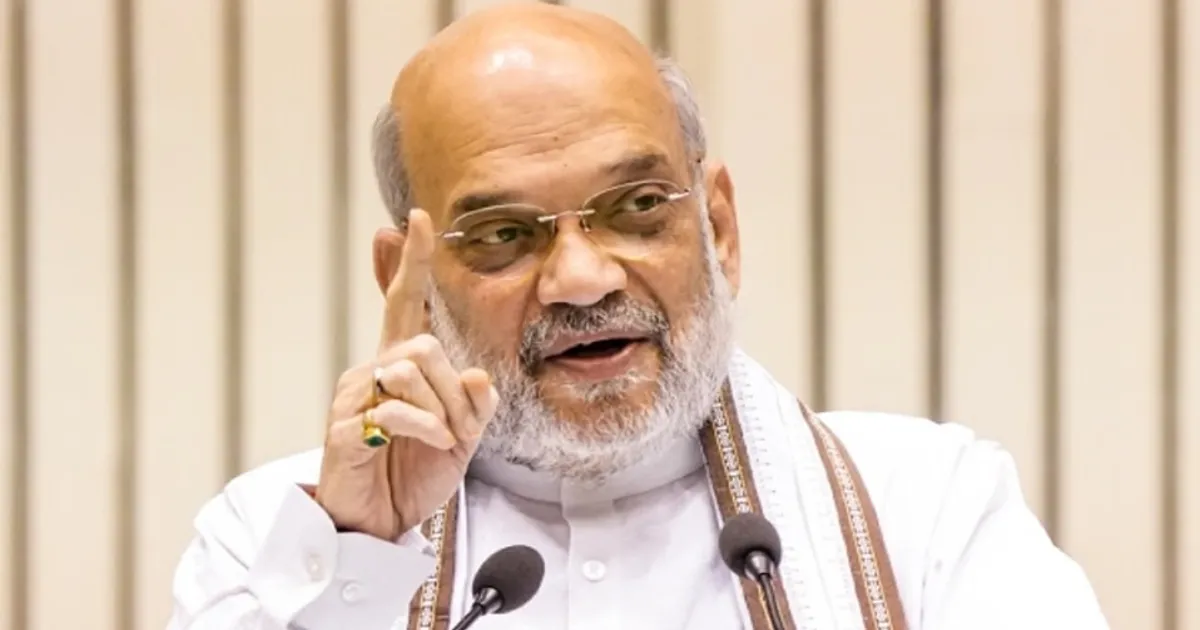 இந்தியாவில் ஆங்கிலம் பேசுபவர்கள் வெட்கப்படுவார்கள்.... புது குண்டை தூக்கிப்போட்ட அமித்ஷா!!