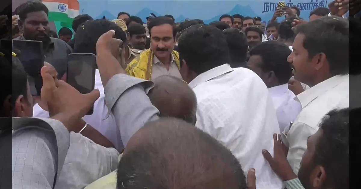 அப்பா VS மகன்.. கட்சியும், தொண்டர்களும் யார் பக்கம்? மாஸ் காட்டும் அன்புமணி ராமதாஸ்..!