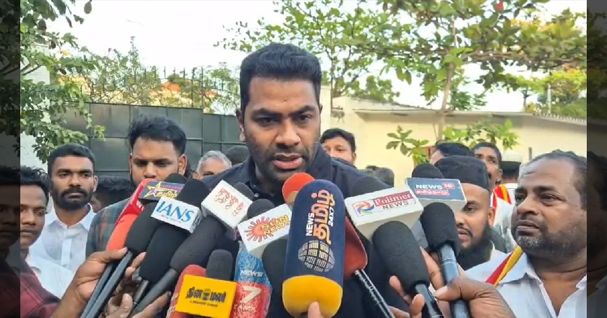 NDA கூட்டணிக்கு போவாருன்னு தெரியும்.. வெட்டத்தான் ஆடு வாங்குறாங்க!  டிடிவி தினகரனை 'விமர்சித்த ஆதவ் அர்ஜூனா.. !