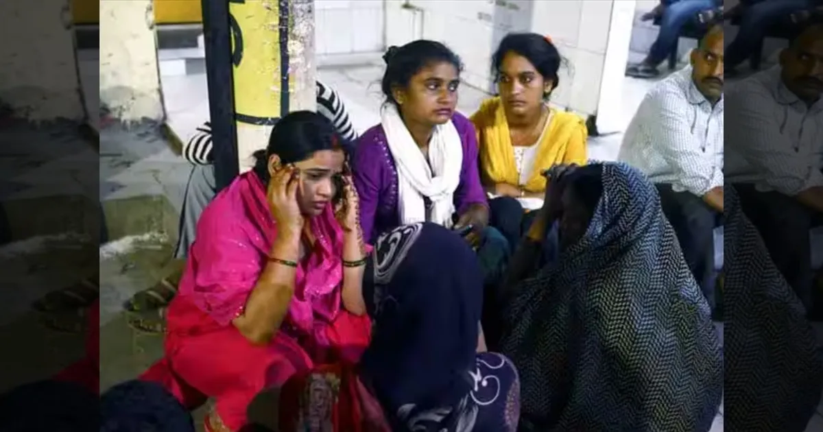 வெடி விபத்தில் இடிந்து விழுந்த வீடு! 5 பேர் உடல் நசுங்கி துடிதுடித்து பலி! அயோத்தியில் சோகம்!