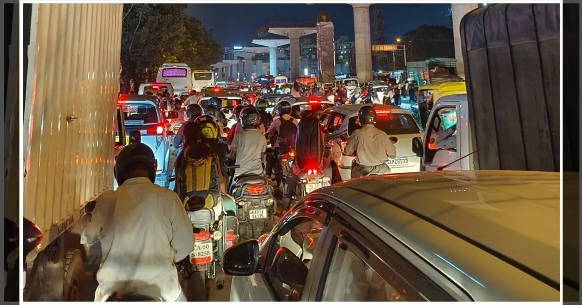 10 கி.மீ செல்ல 36 நிமிடமா? இந்தியாவின் ‘டிராஃபிக் தலைநகரம்’ பெங்களூரு! அதிர்ச்சி ரிப்போர்ட்!