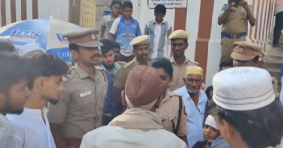 #BREAKING ரம்ஜானில் இப்படியா?... திருப்பரங்குன்றம் மலைப்பாதையில் பரபரப்பு... போலீசுடன் இஸ்லாமியர்கள் கடும் வாக்குவாதம்...!