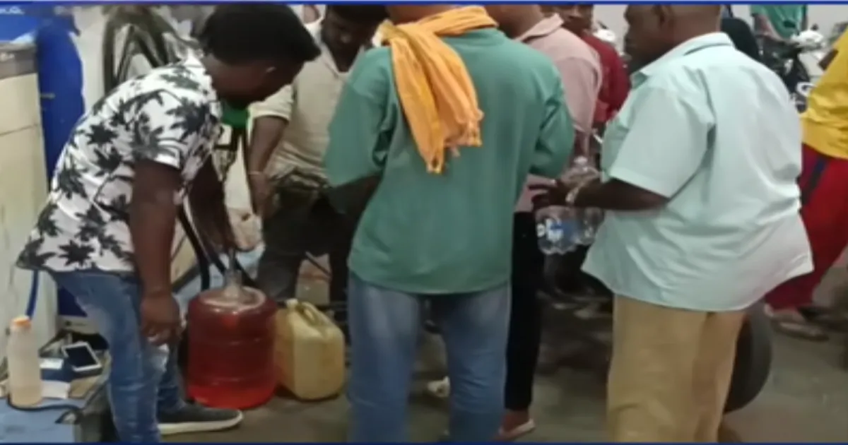 தூக்குடா அந்த 20 லிட்டர் தண்ணி கேனை... விடிய, விடிய பெட்ரோல் பங்குகளுக்கு படையெடுத்த மக்கள்... ஒட்டுமொத்த சென்னையிலும் பரபரப்பு...! 