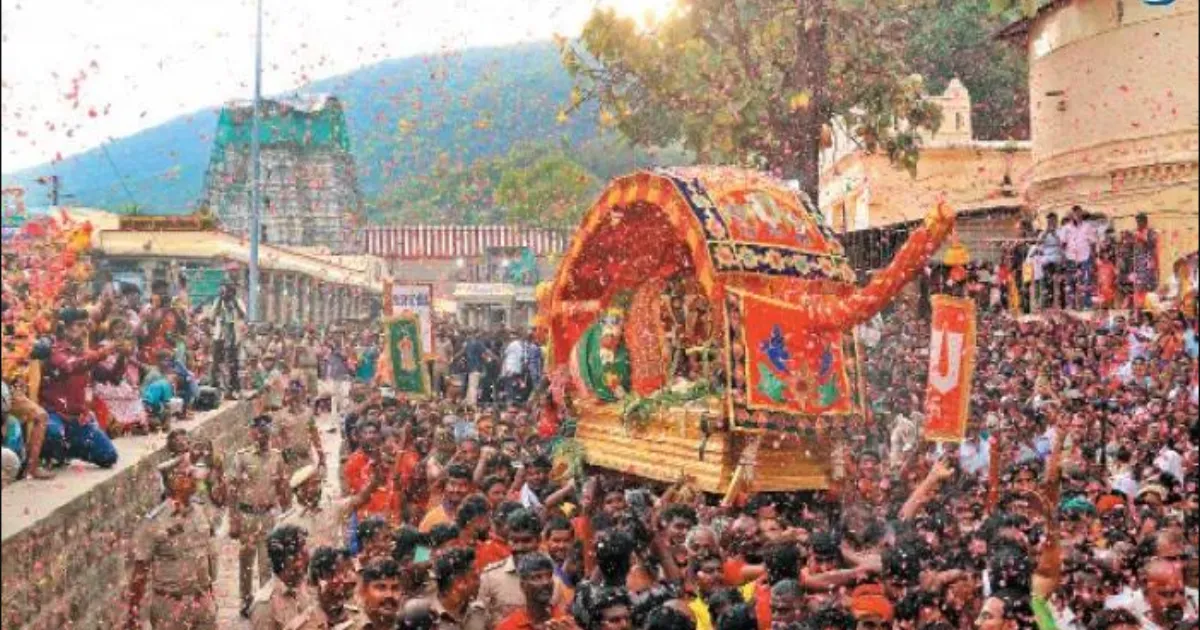கள்ளழகர் வைகை ஆற்றில் கால் வைக்கும் முன்பே... களத்தில் இறங்கி காவல்துறை செய்த தரமான சம்பவம்!