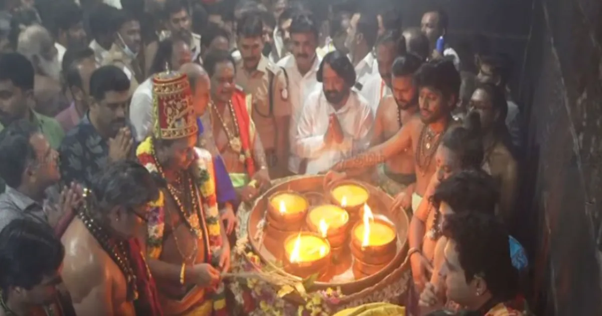 அண்ணாமலையாருக்கு அரோகரா...!! கொட்டும் மழையிலும் குறையாத பக்தி பரவசம்... திருவண்ணாமலையில் ஏற்றப்பட்டது பரணி தீபம்...! 