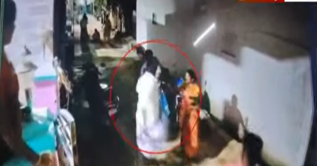 #BREAKING அடுத்த அதிபயங்கரம்...!! - பட்டியலின கிராமத்திற்குள் புகுந்து வெறியாட்டம்... கண்ணில் பட்டவர்களை அரிவாளால் வெட்டி வீசிய கொடூரம்...! 