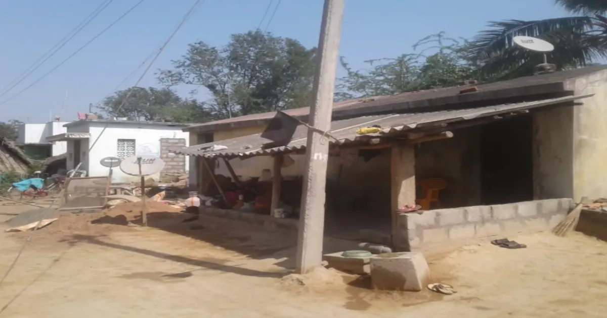 ஒப்பாரி வச்சி கதறியும் கண்டுக்கல... தேர்தல் புறக்கணிப்பு... 150 குடும்பங்கள் எடுத்த முடிவால் திடீர் பரபரப்பு...!