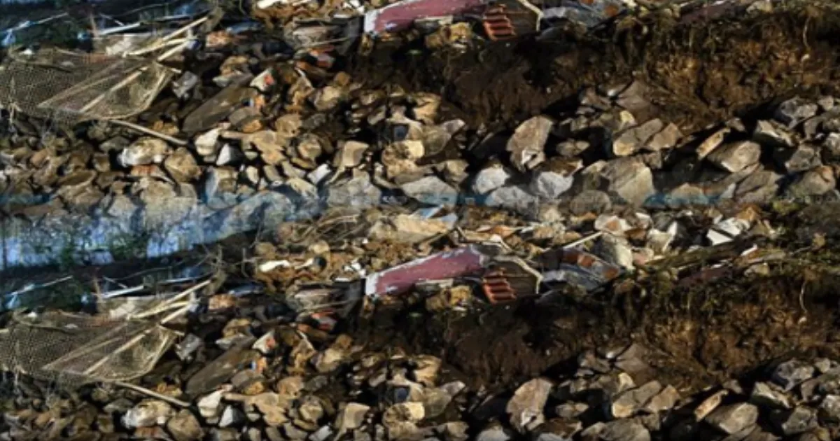 இரவோடு, இரவாக இடித்து தள்ளப்பட்ட தேவாலயம்... சம்பவ இடத்தில் குவியும் மக்கள் கூட்டம்... கொடைக்கானலில் பரபரப்பு...!