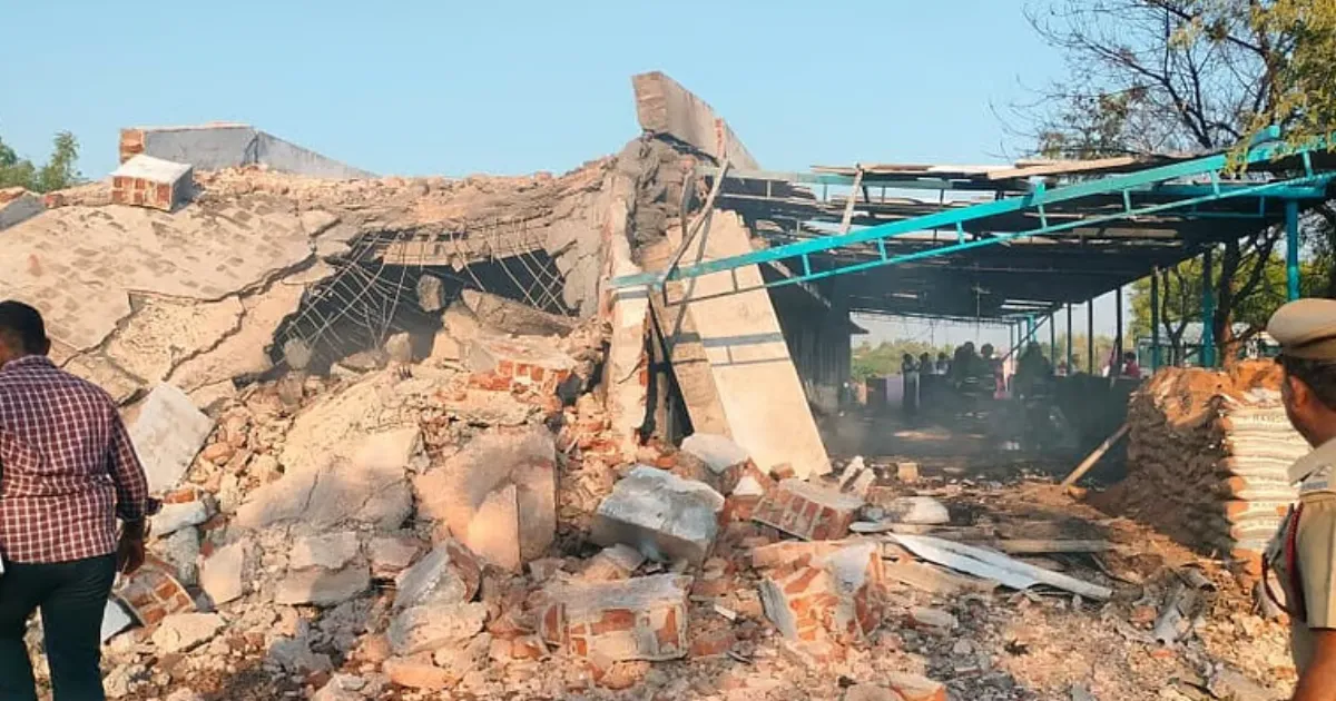 விடிந்ததுமே அடுத்தடுத்து அதிர்ச்சி... விருதுநகர் பட்டாசு ஆலை வெடிவிபத்து பலி எண்ணிக்கை 25 ஆக உயர்வு...!