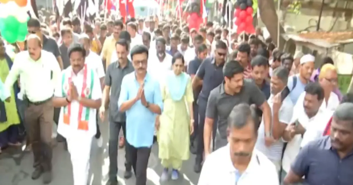 விடிந்ததுமே களத்தில் இறங்கிய மு.க.ஸ்டாலின்... வேளச்சேரி, சோழிங்கநல்லூரில் “வாக்கிங்” பிரசாரம்...!