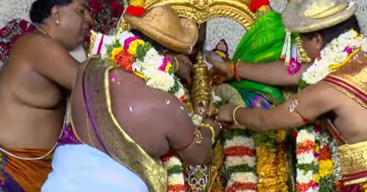 விண்ணை முட்டிய 