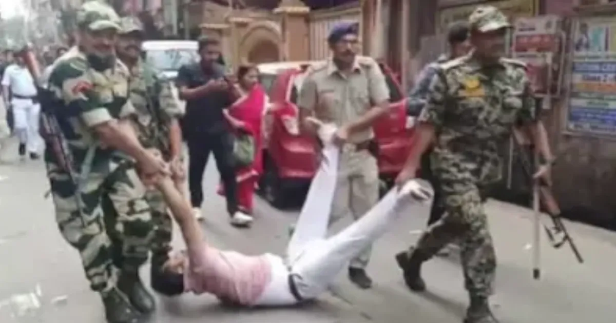 கலவர பூமியான மேற்குவங்கம் -  சந்து சந்தாக புகுந்துவிரட்டி விரட்டி வெளுக்கும் துணை ராணுவம்...!