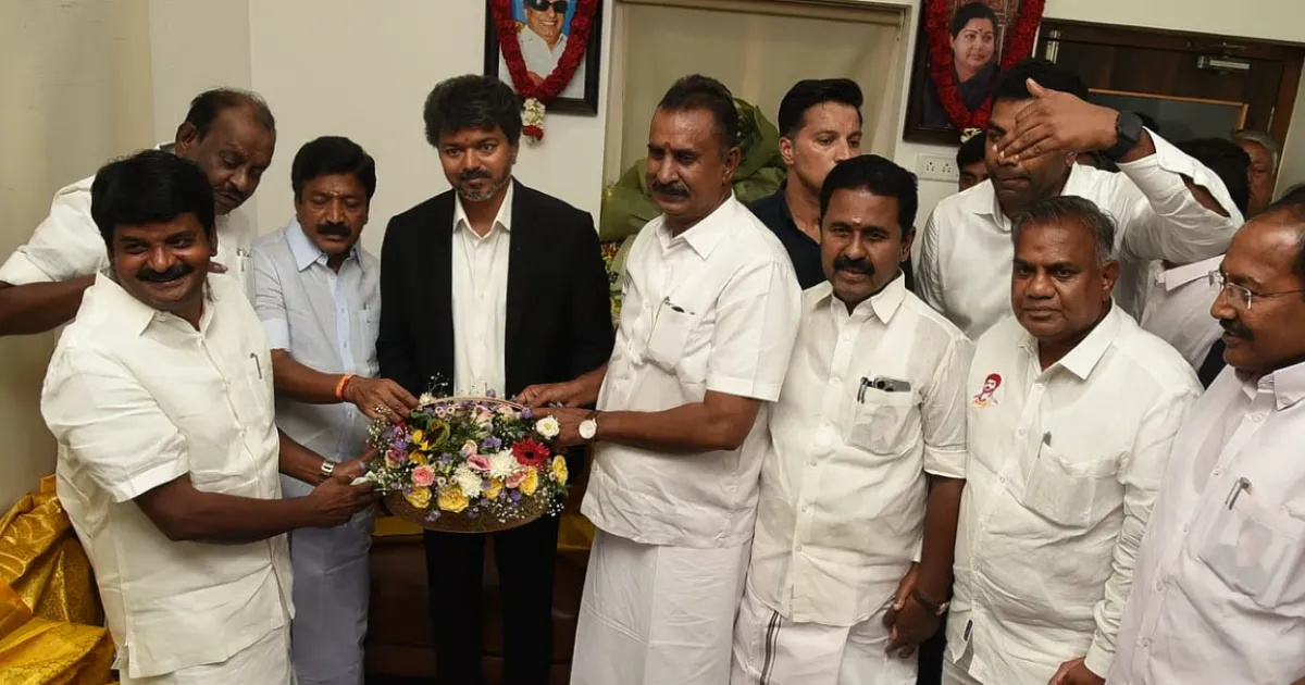 தமிழக அரசியலில் மெகா திருப்பம்... தவெக கூட்டணிக்குள் வெடித்தது சர்ச்சை ... காங்கிரஸில் இருந்து விஜய்க்கு வந்த முதல் எதிர்ப்பு குரல்...!! 